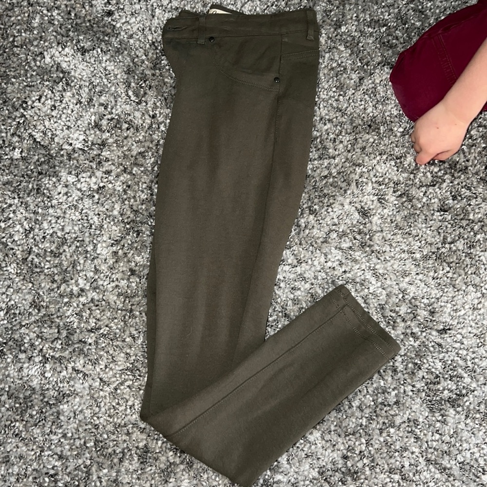 Women pants, size medium, olive color, stretchy